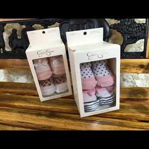 4 Pairs of Jessica Simpson Infant Booties 👼🏼🎀